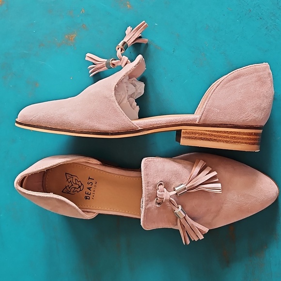 BEAST FASHION Shoes - BEAST FASHION Blush Suede Loafers with Tassels Size 7